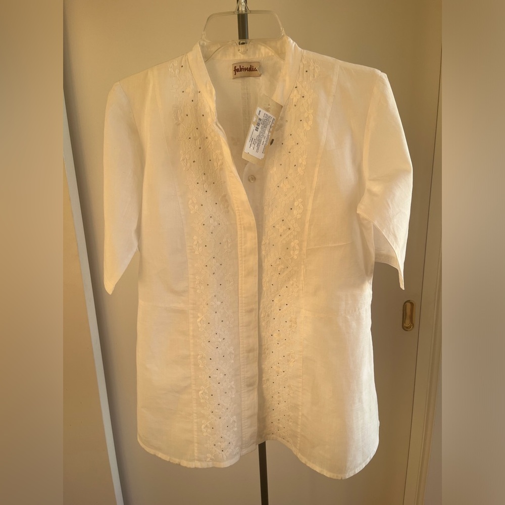 NWT Fabindia Top Blouse Kurta White Chikan hand embroidered Button Front Medium